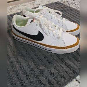 Nike Court Legacy Sneakers
